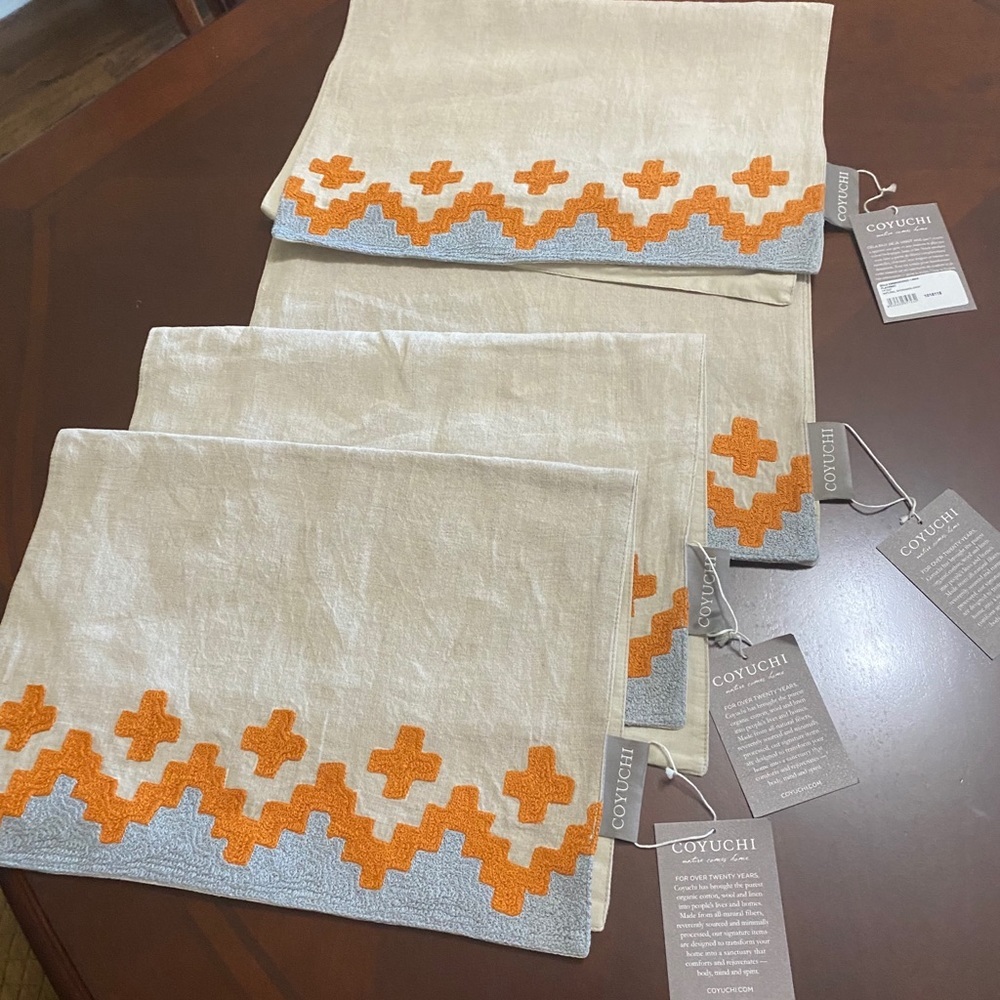 Coyuchi Bold Embroidered Linen Placemat Set of 8 - Picture 2 of 6